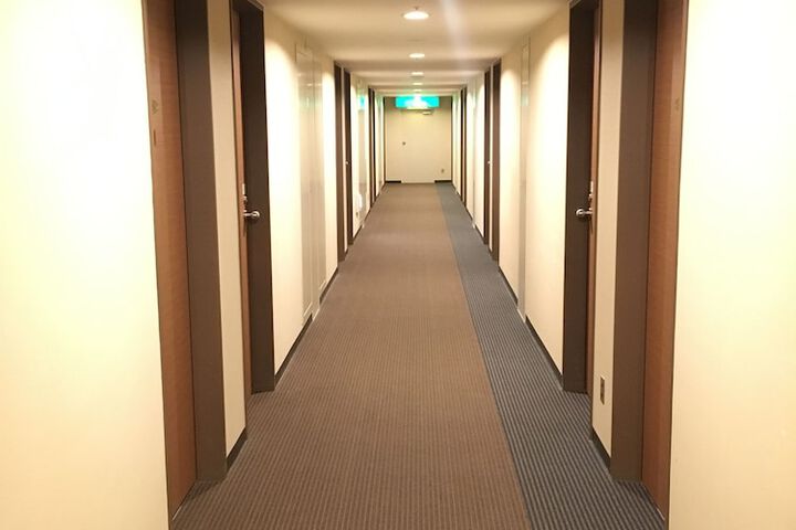 Ballroom/Hall 28 of 33