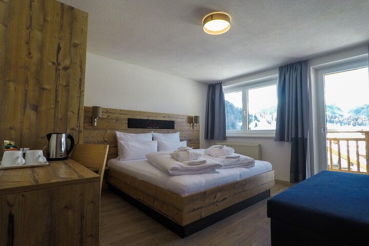 Room 4 of 72