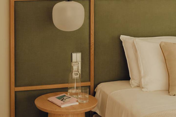 Room 8 of 74