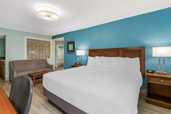 Room 6 of 31