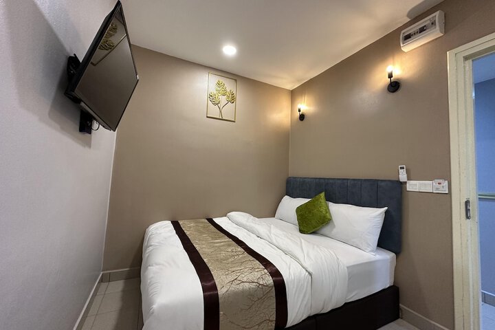 Room 38 of 80
