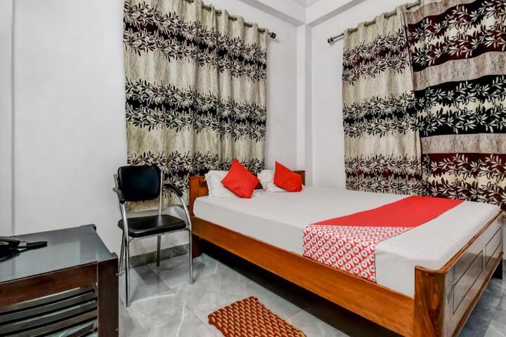OYO Flagship Hotel Capital Hill