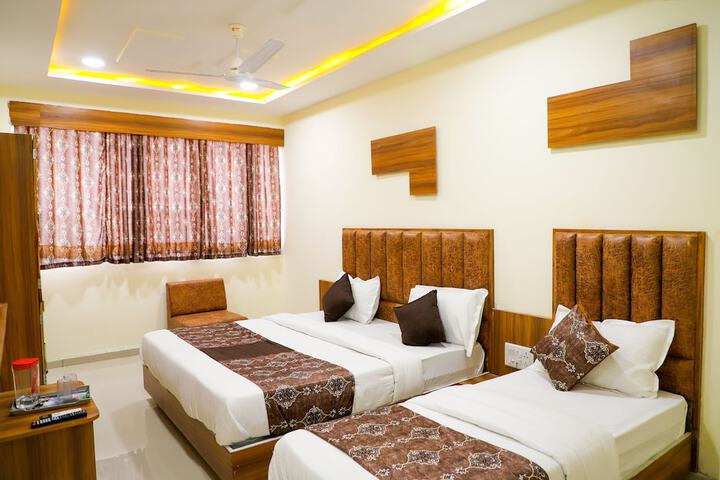 Room 8 of 16