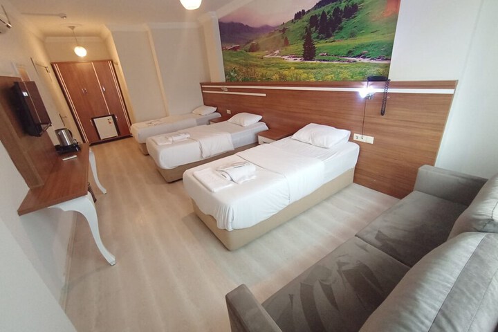 Room 4 of 20