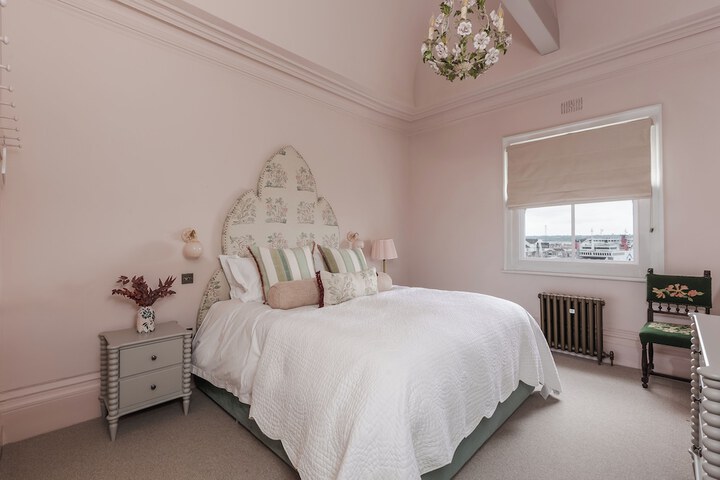 Room 12 of 48