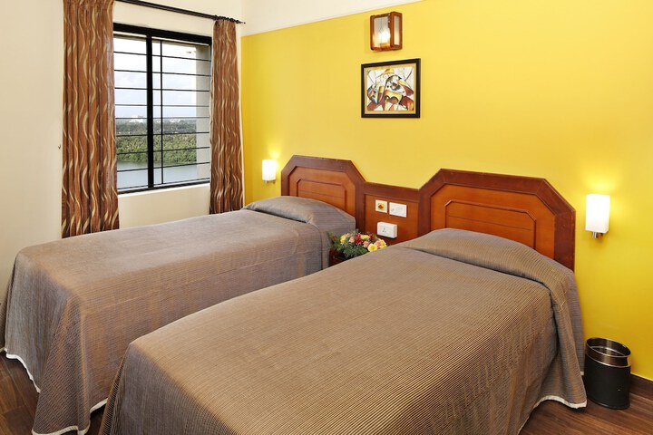 Room 8 of 33