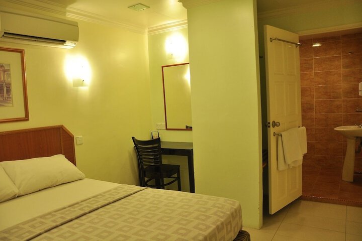Room 7 of 32
