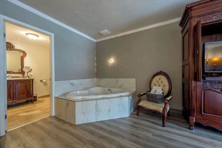 1 King Bed Upgrade (4 of 12)