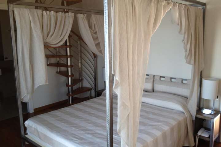 Room 15 of 52