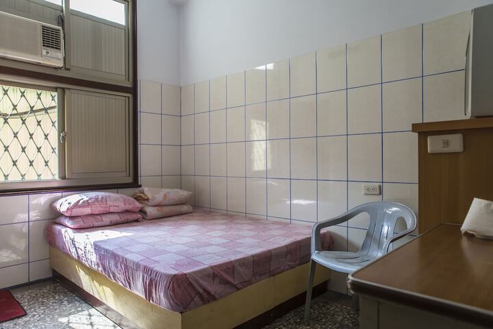 Room 3 of 10