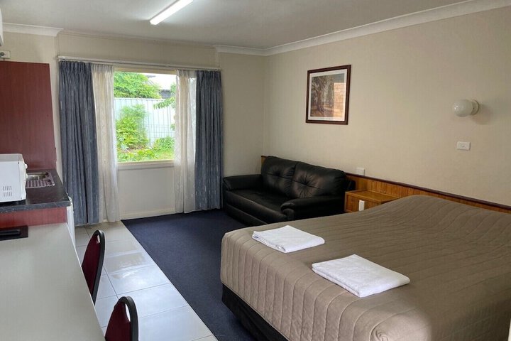 Room 4 of 24