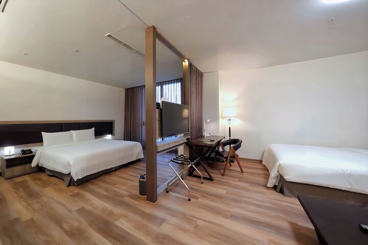 Room 42 of 155