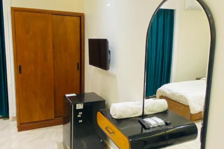 Room 51 of 74