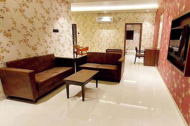 Room 12 of 28