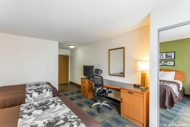 1 King Bed (2 of 15)