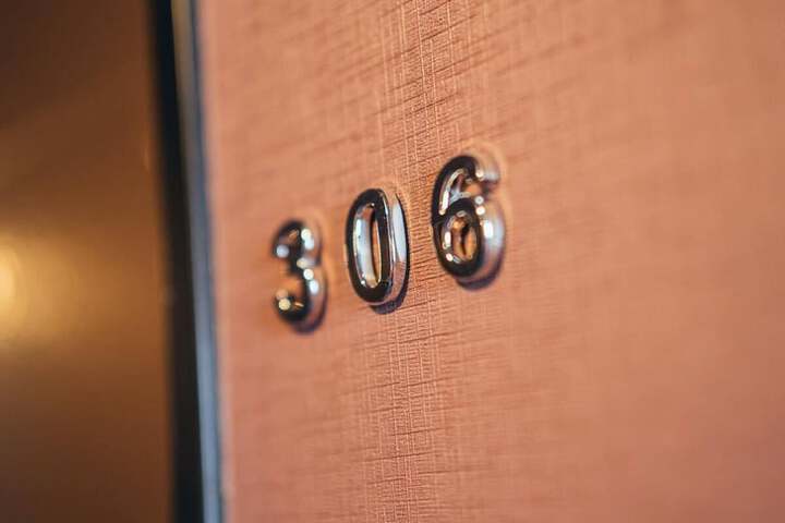 Room 34 of 170