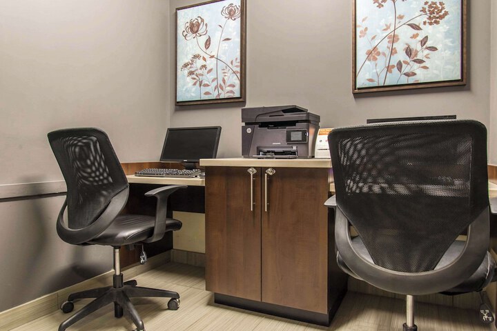Business Center 29 of 31