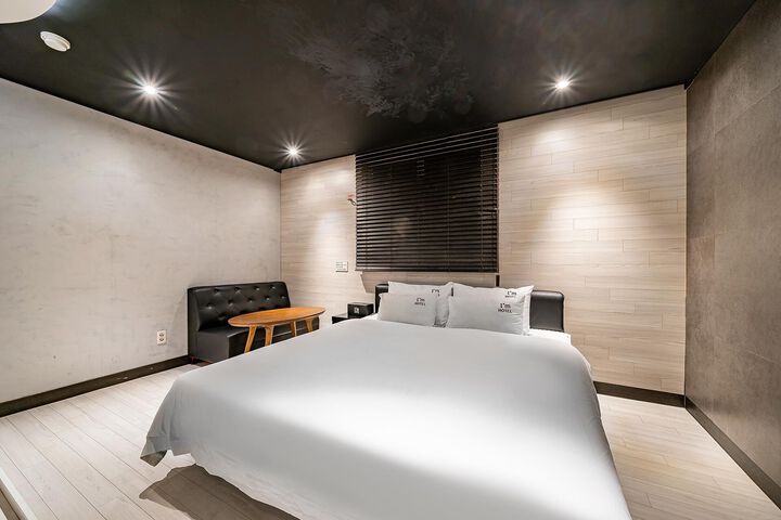 Room 9 of 65