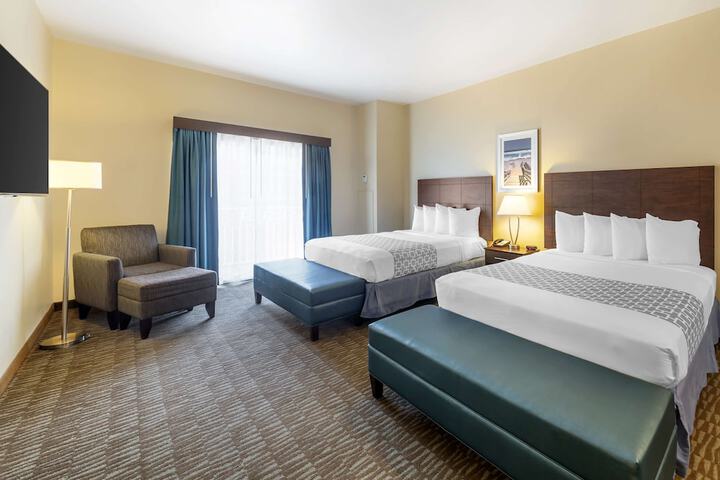 2 Queen Beds (9 of 19)