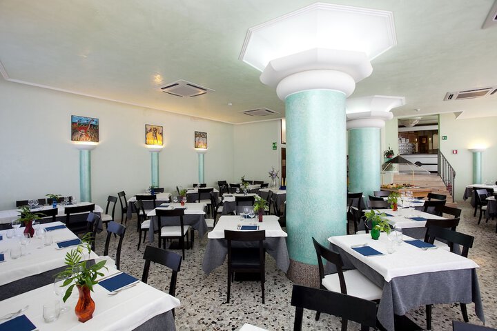 Dining 46 of 65
