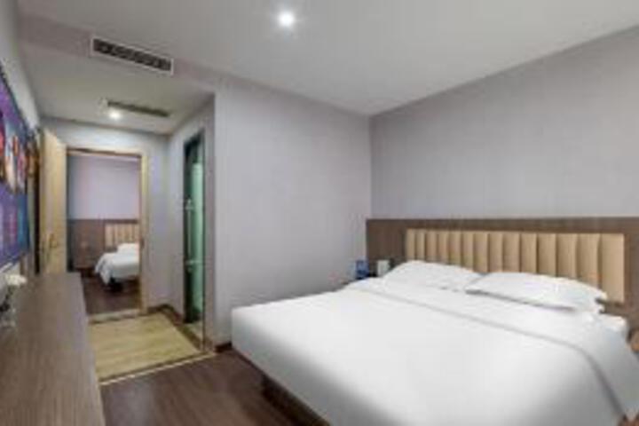 Room 6 of 6