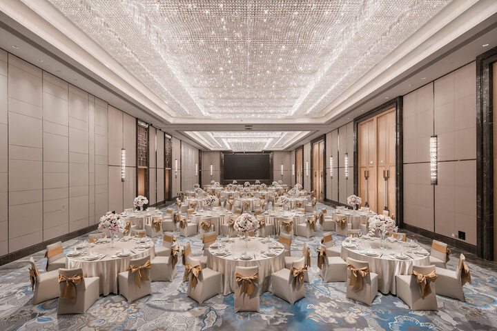 Room 50 of 61