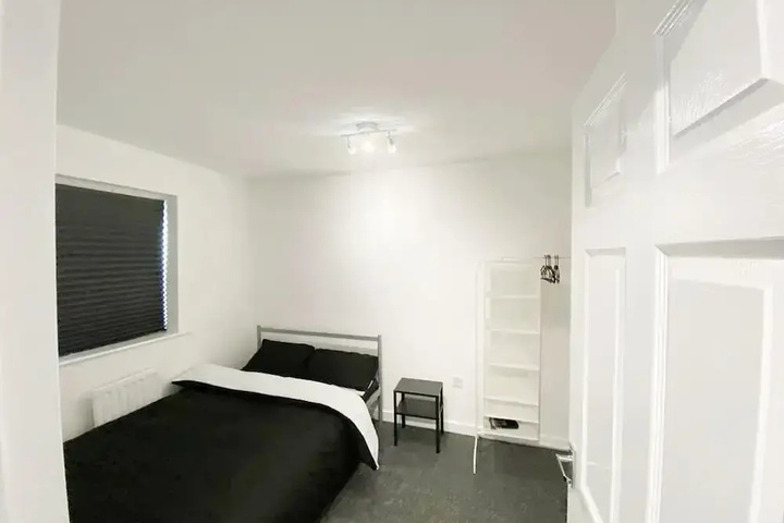 Room 5 of 18