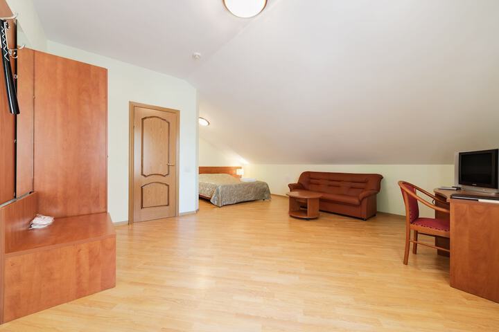 Room 21 of 46