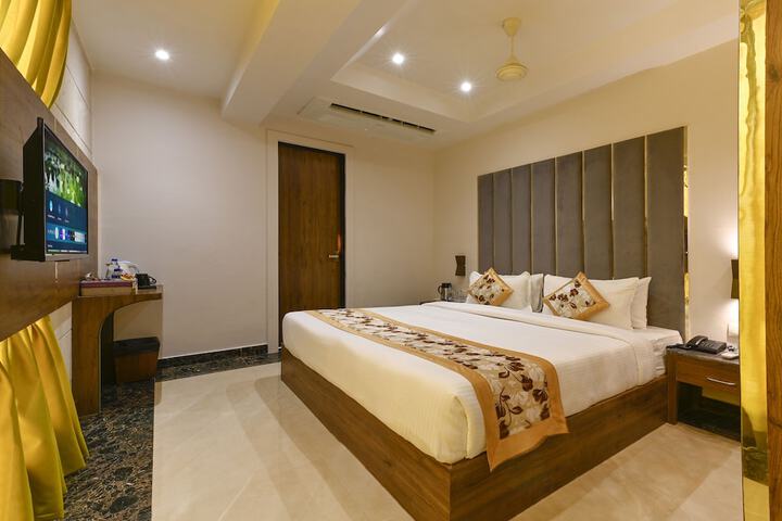 Room 4 of 25