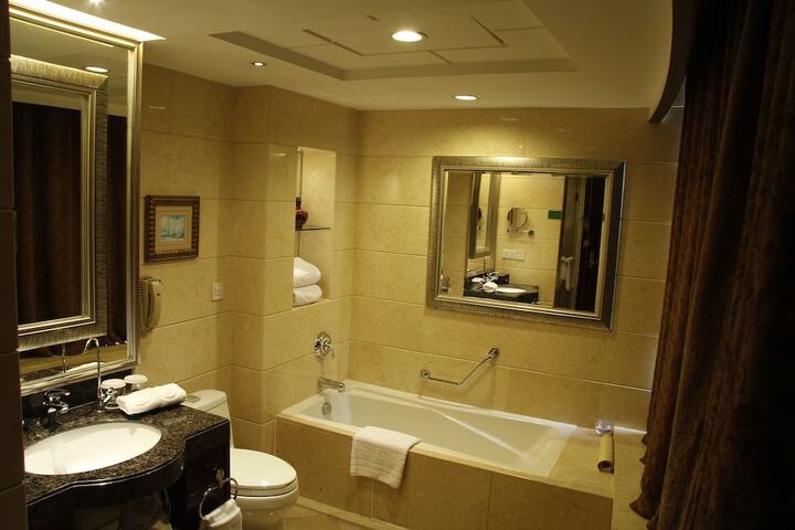 Room 27 of 53