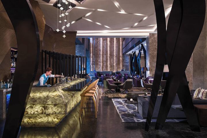 Lounge 42 of 51