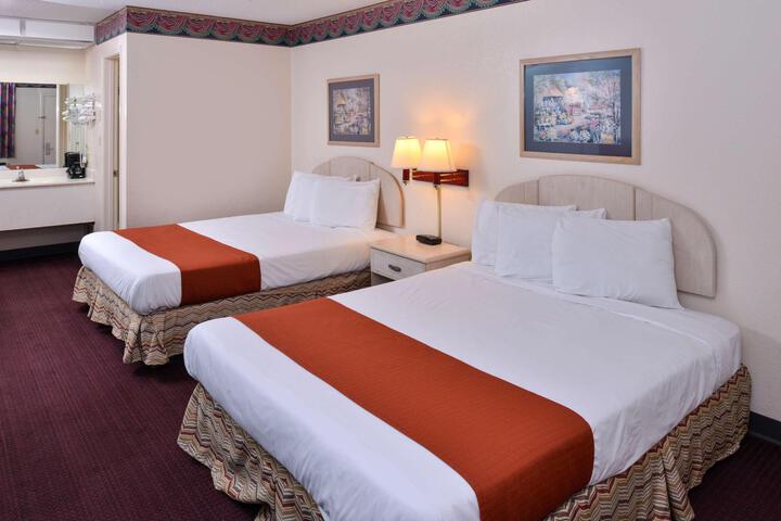 2 Double Beds (3 of 13)