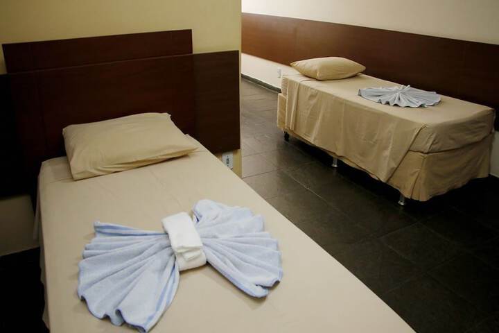 Room 4 of 32