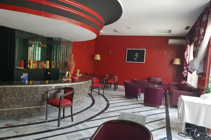 Lounge 17 of 26