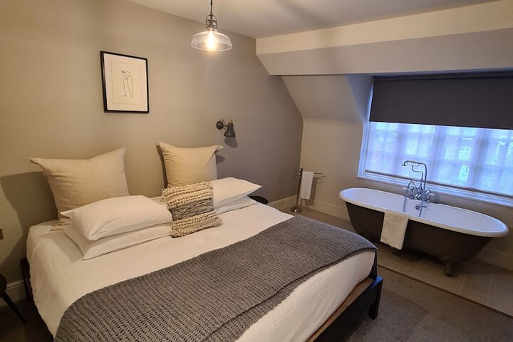 Room 6 of 39