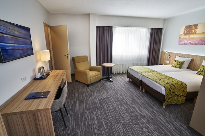 Room 5 of 28