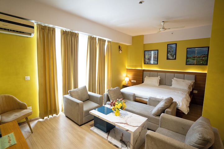 Room 9 of 38