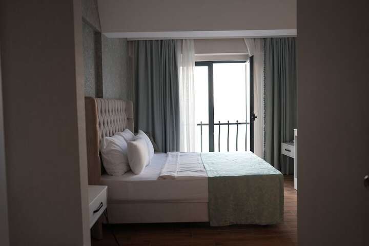 Room 2 of 39