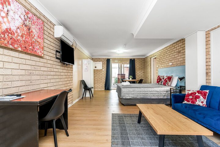 Room 13 of 71