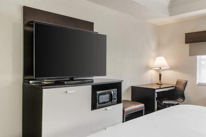 Room 32 of 59