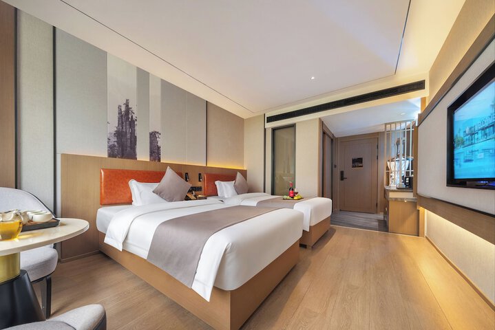 Room 3 of 98