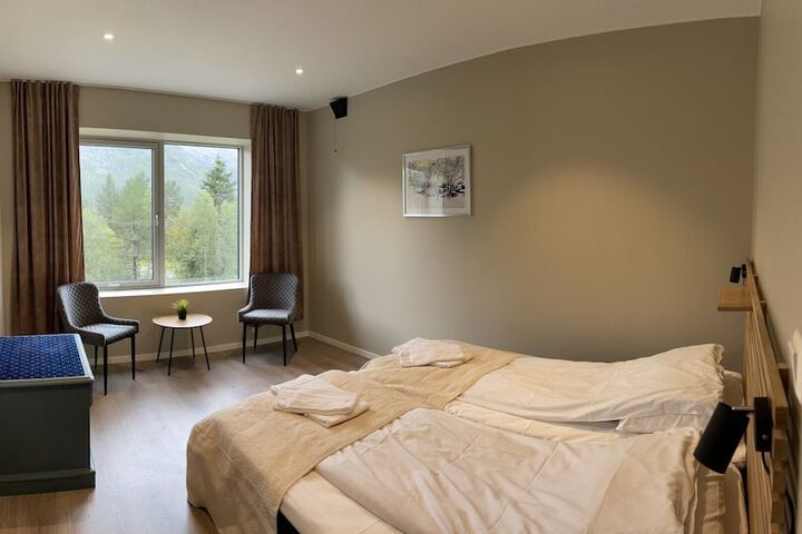 Room 6 of 25