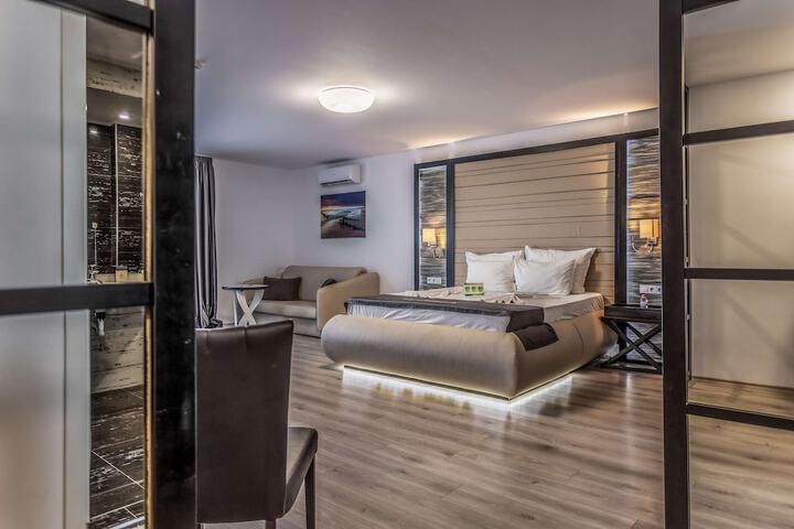 Room 34 of 318