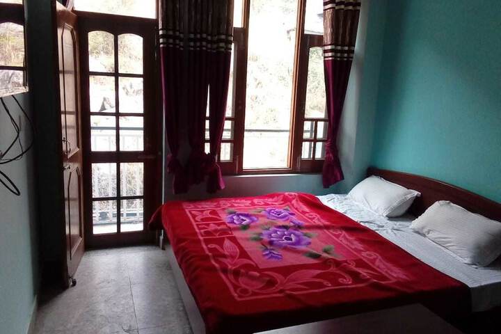 Room 4 of 34