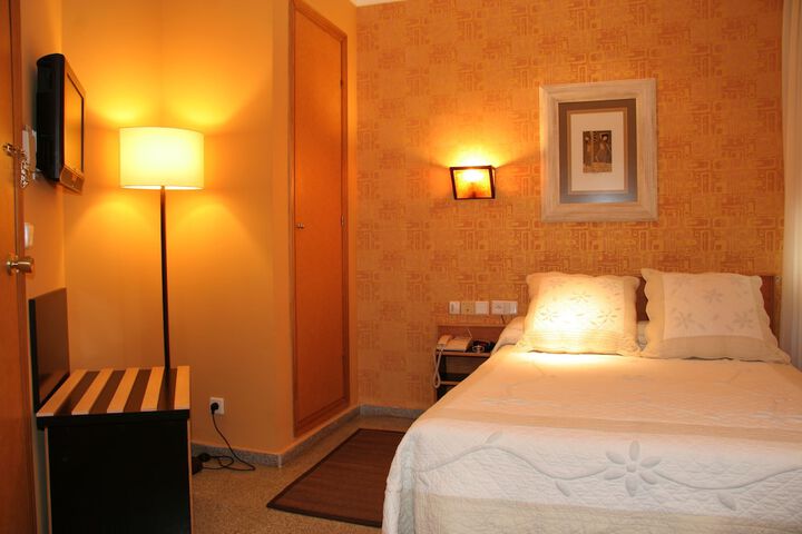 Room 21 of 32