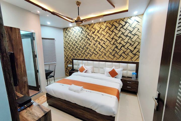 Room 5 of 31