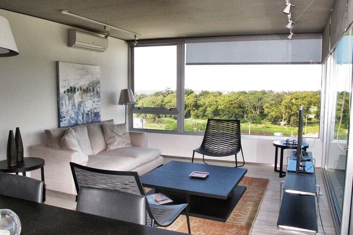 Room 7 of 18