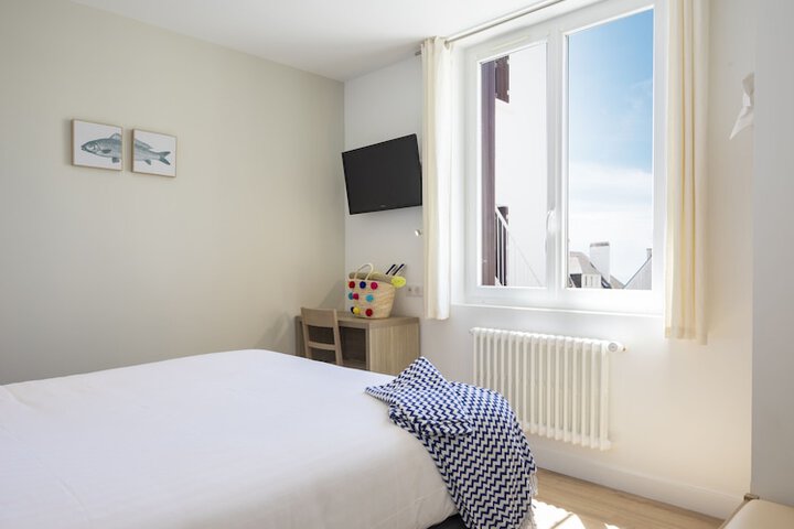 Room 15 of 93