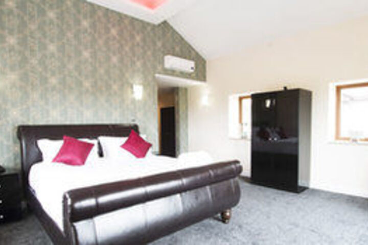 Room 18 of 23