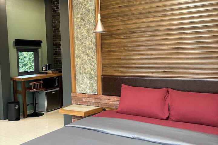 Room 35 of 53